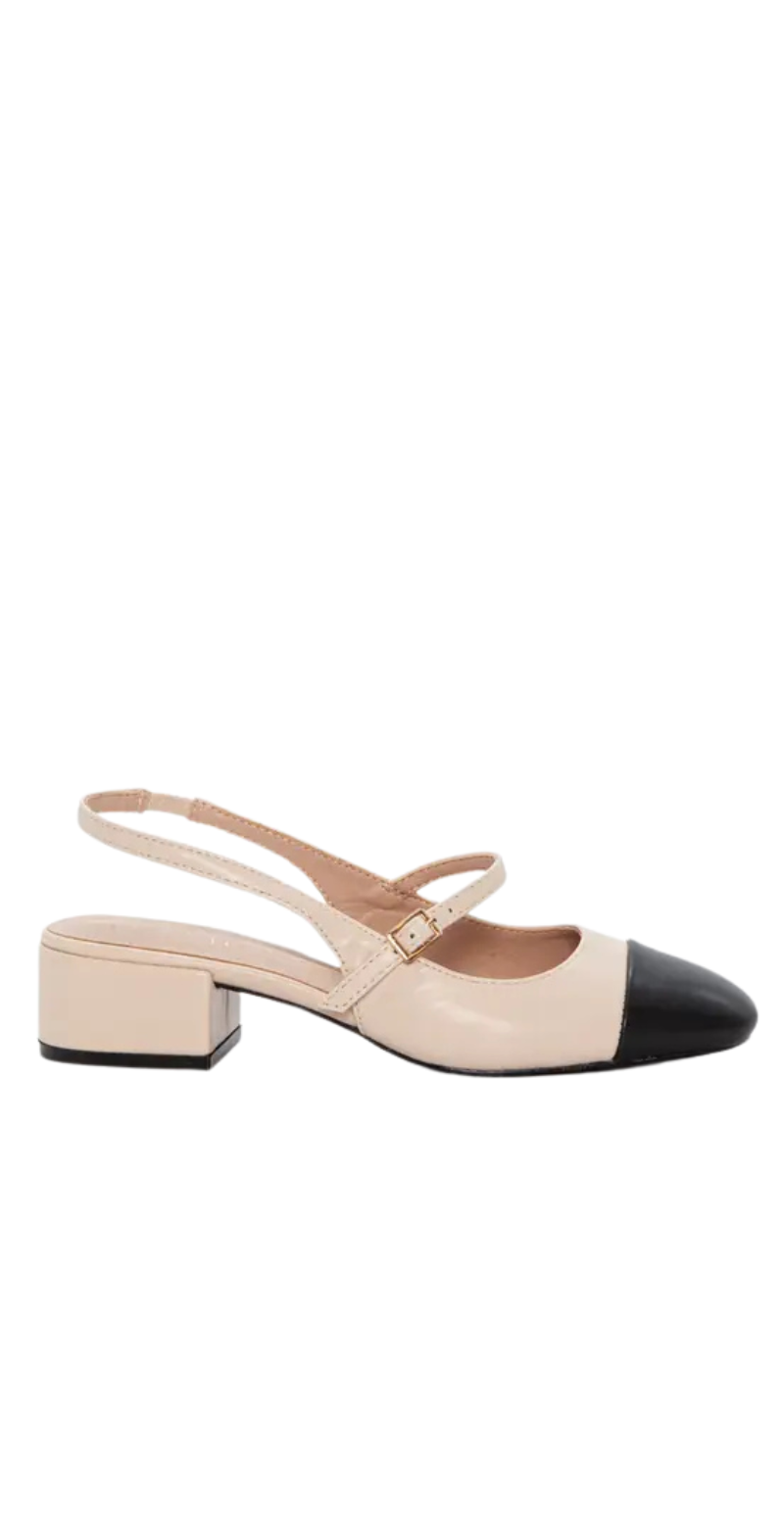 Sandal med blokhæl og spænde