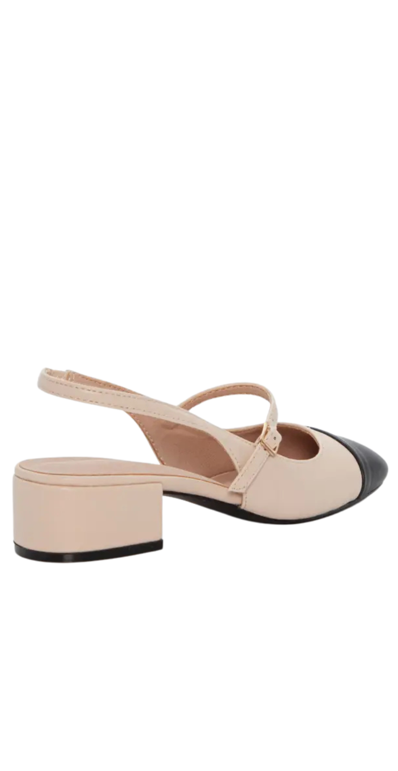 Sandal med blokhæl og spænde