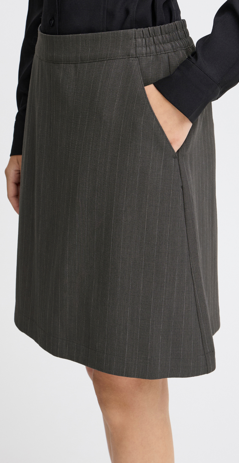 Midde kort nederdel dark grey mel. pinstripbe mix