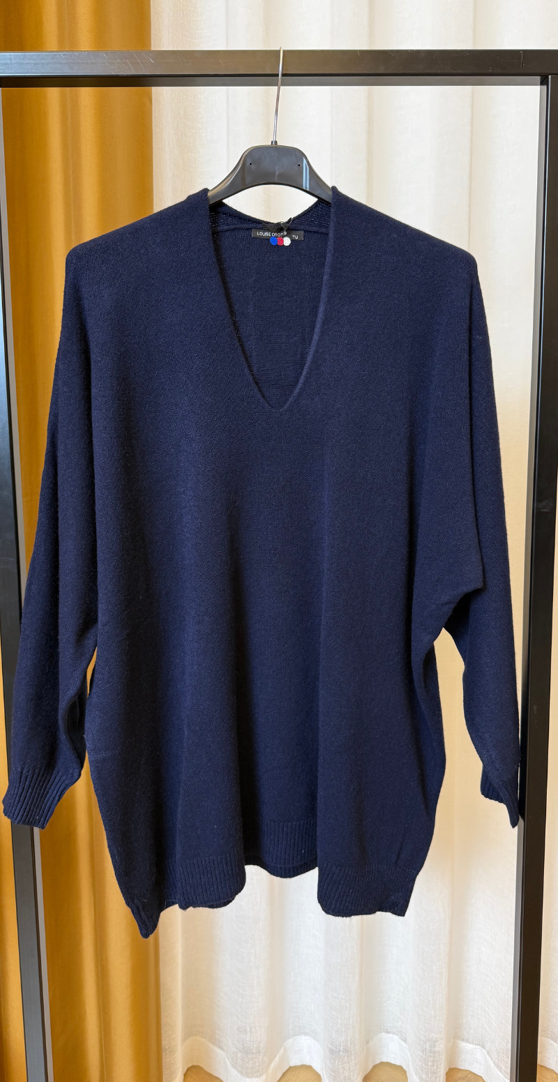 Kira strik med v-hals og rib ved ærmerne navy LikeLondon