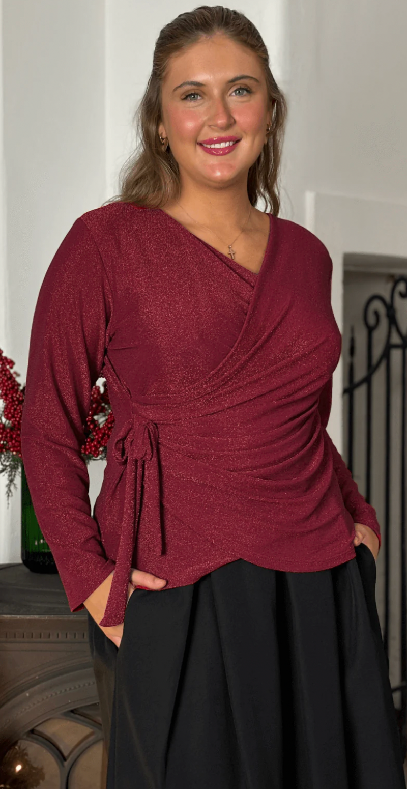 Nela glimmer bluse med wrap-effekt bordeaux LikeLondon