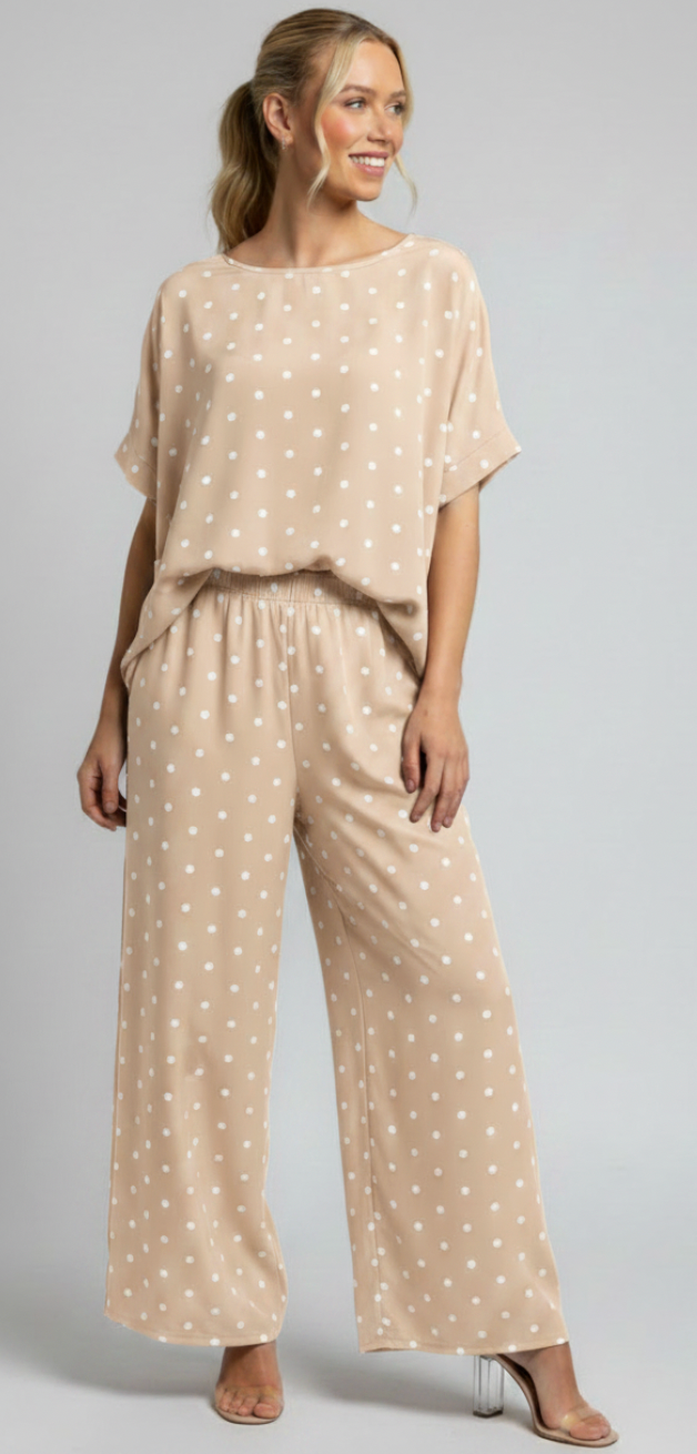 Helene sæt med polkaprikker bluse og bukser beige LikeLondon