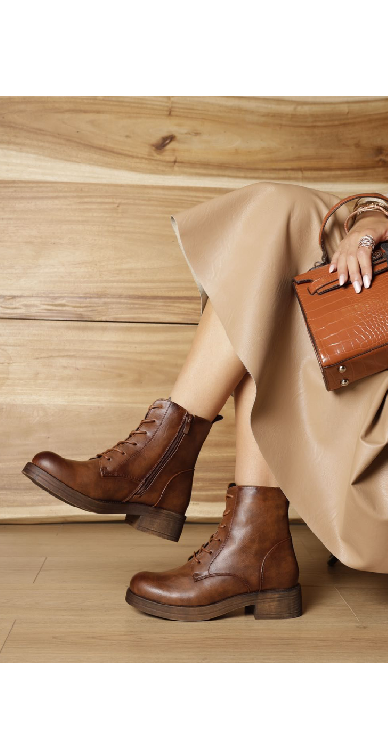 Støvle med snørebånd cognac