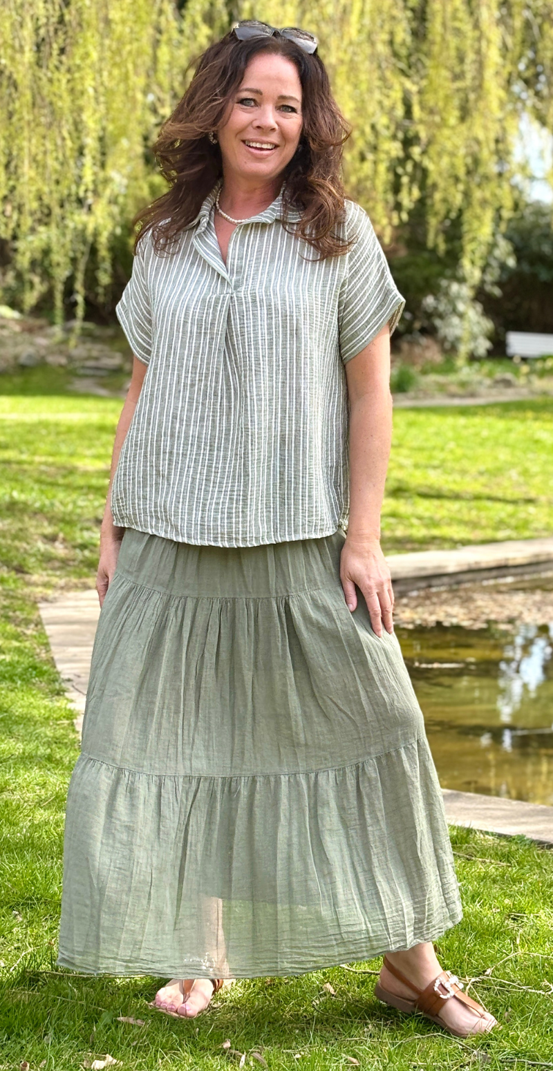 Serine bluse med striber og skjortekrave khaki LikeLondon
