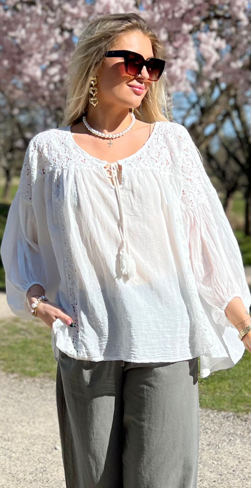 Macha bluse med blonde- og pailletmønster hvid LikeLondon