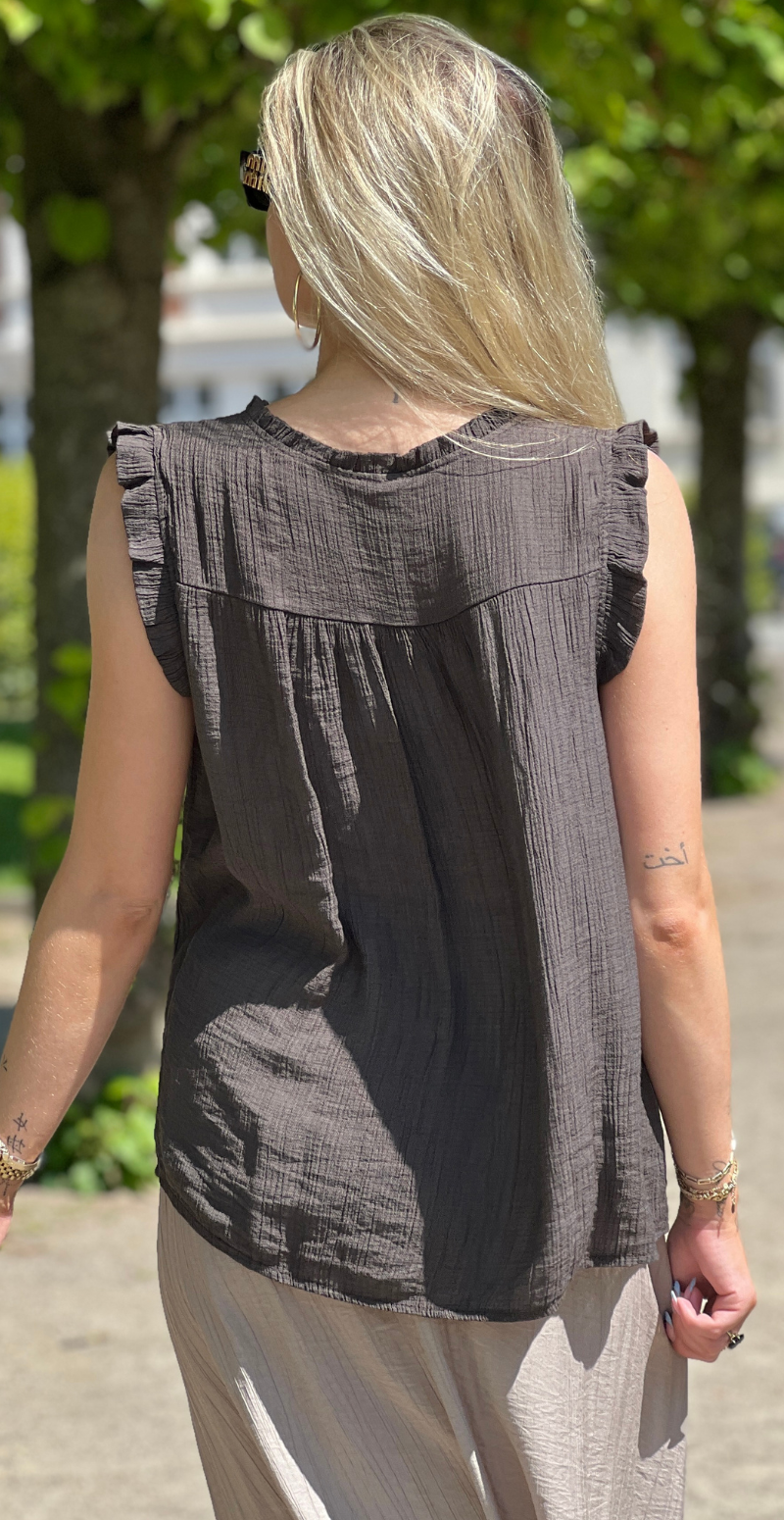 Alva bluse med knapper og blondedetalje brun LikeLondon