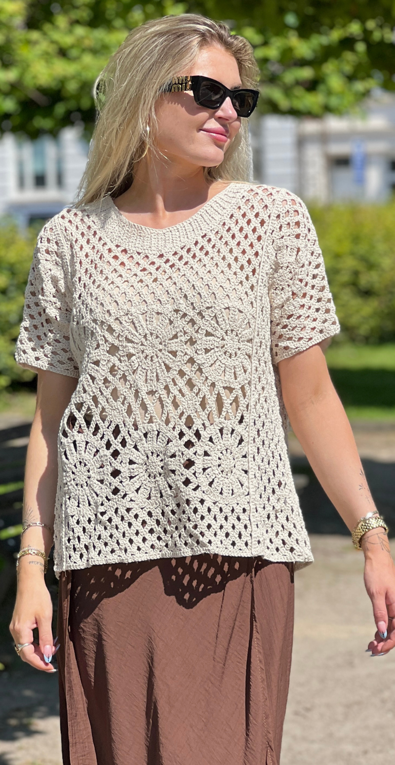 Florence hæklet bluse med cirkelmønster beige LikeLondon
