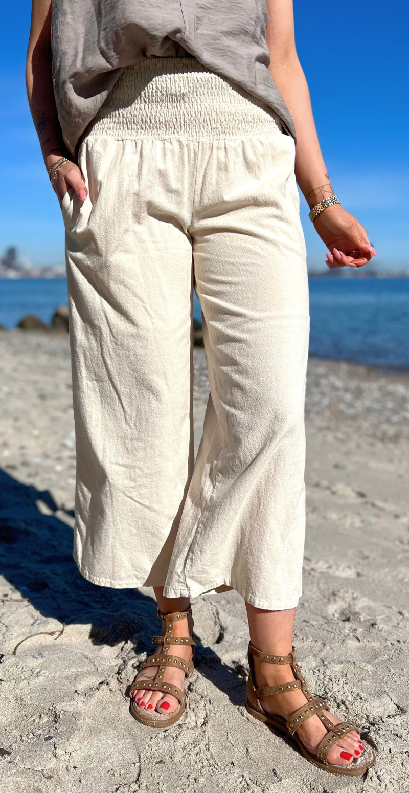 Sally 7/8 buks med bred elastik i taljen sand Likelondon