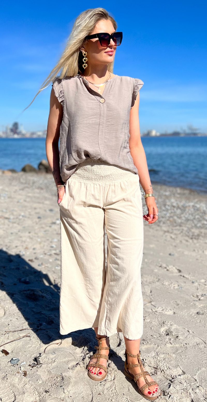 Sally 7/8 buks med bred elastik i taljen sand Likelondon