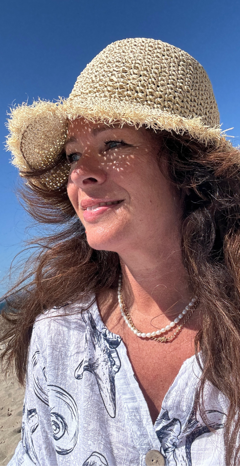 Hat i bast med frynser beige LikeLondon