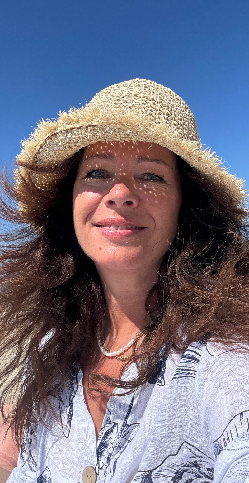 Hat i bast med frynser beige LikeLondon