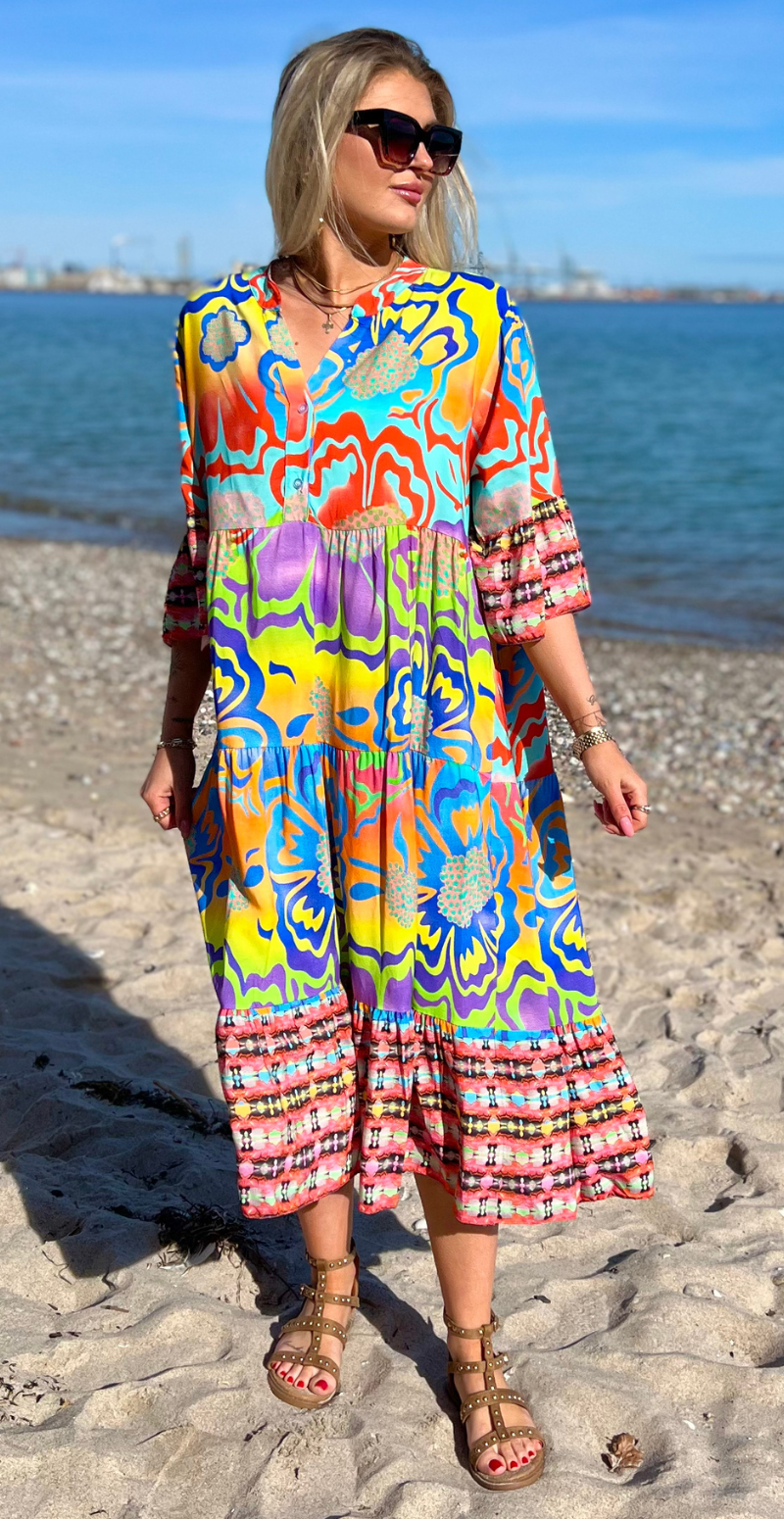 Kammy kjole med store blomster sort LikeLondon