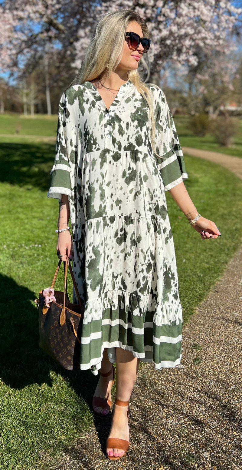 Kammy kjole med malerisk mønster khaki LikeLondon