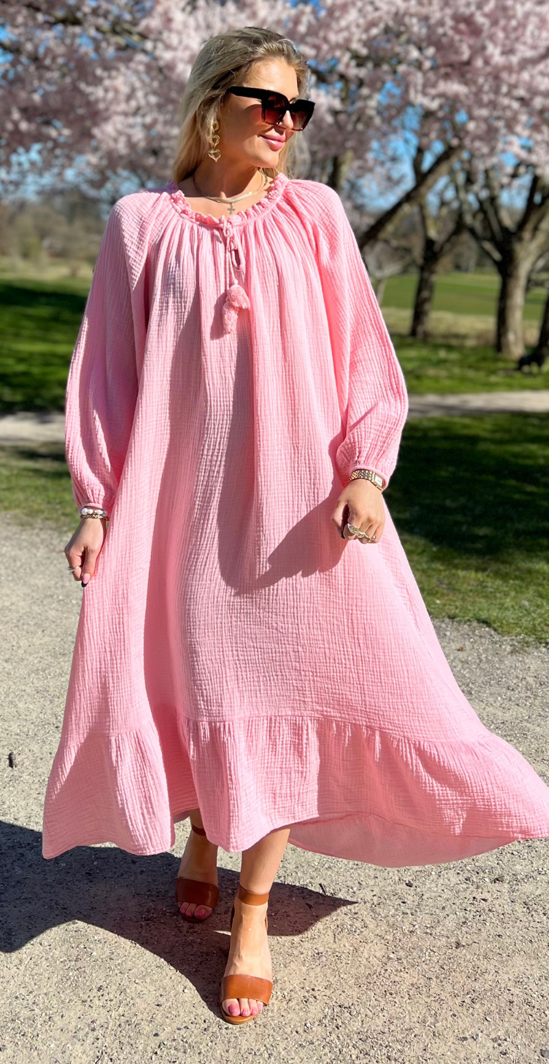 Wiki kjole med snørre og vidde ved ærmer rosa LikeLondon