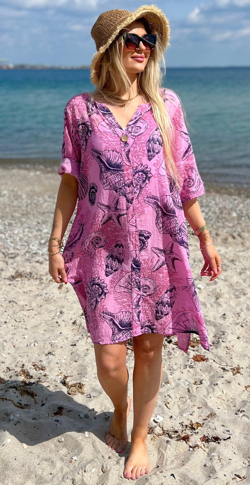 Marissa kjole med træknap og print af muslingeskaller pink LikeLondon