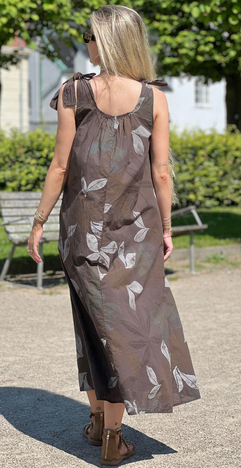 Magda kjole med sløjfestropper og blomster rust LikeLondon
