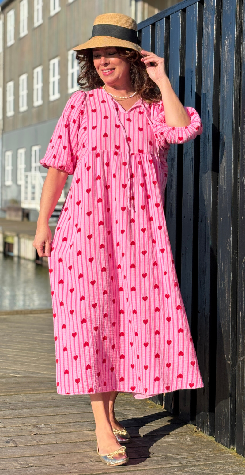Pauline kjole med striber og hjerter pink LikeLondon