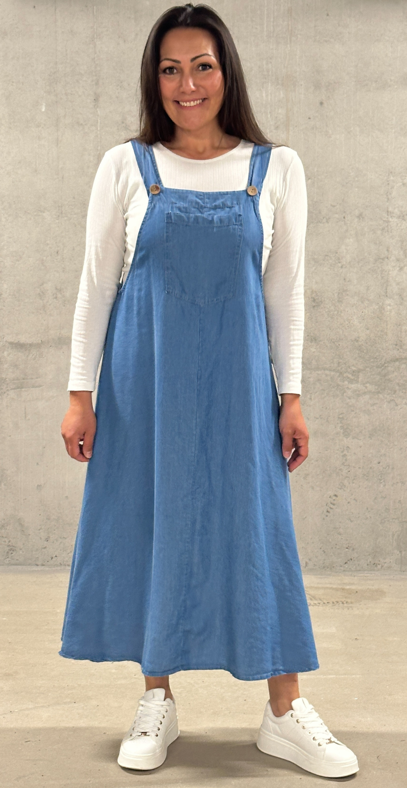 Cecilie kjole regulerbar strop og lomme medium jeans LikeLondon By Christina