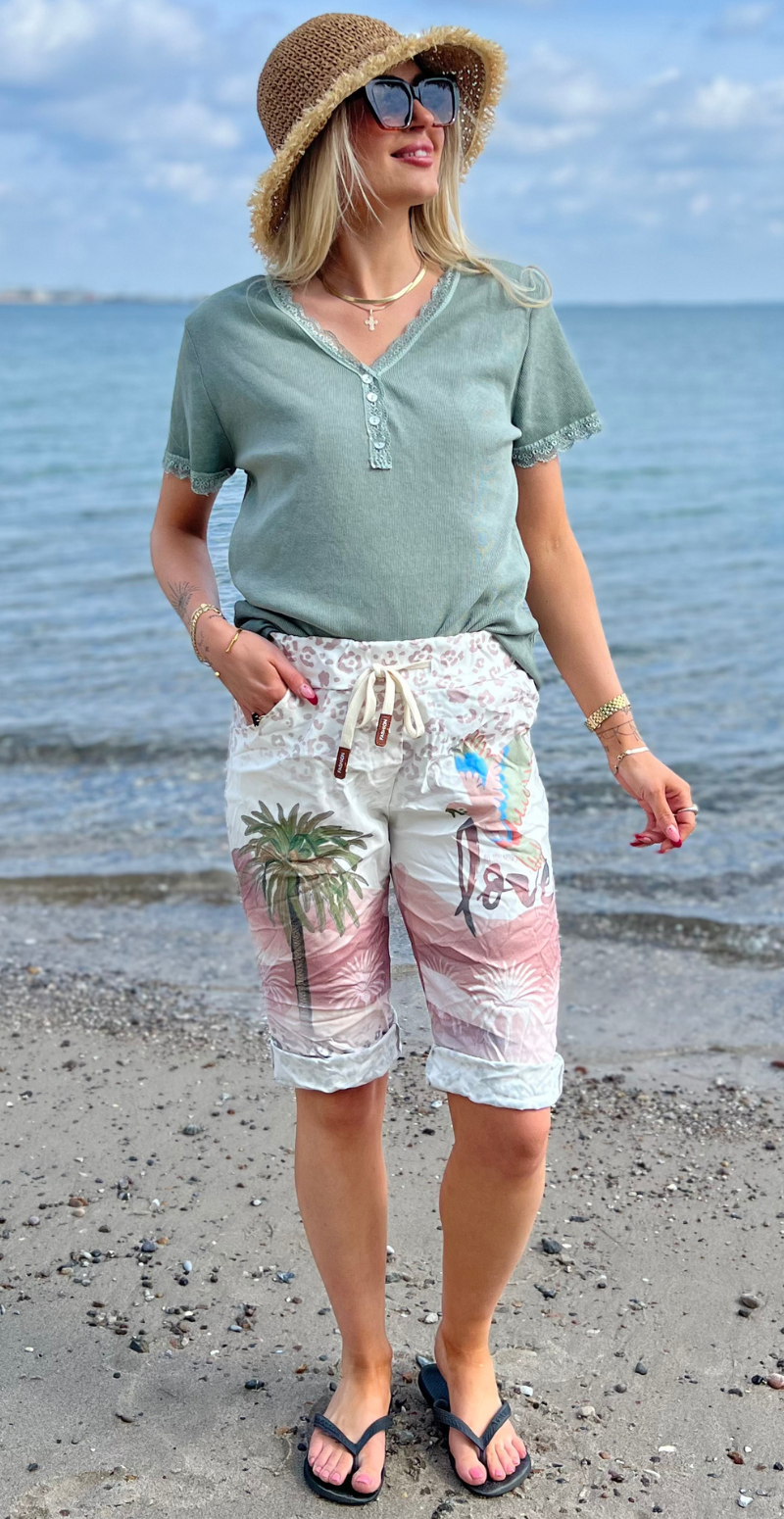Nora shorts med palme og papegøje hvid LikeLondon