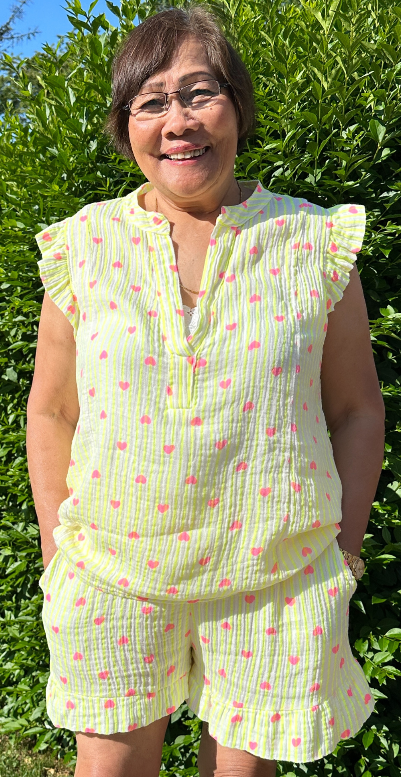Cheri shorts med hjerter og peplum gul LikeLondon by Christina