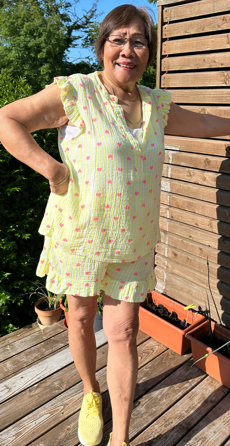 Cheri shorts med hjerter og peplum gul LikeLondon by Christina