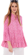 Thea bluse med flæsedetaljer og mønster pink LikeLondon