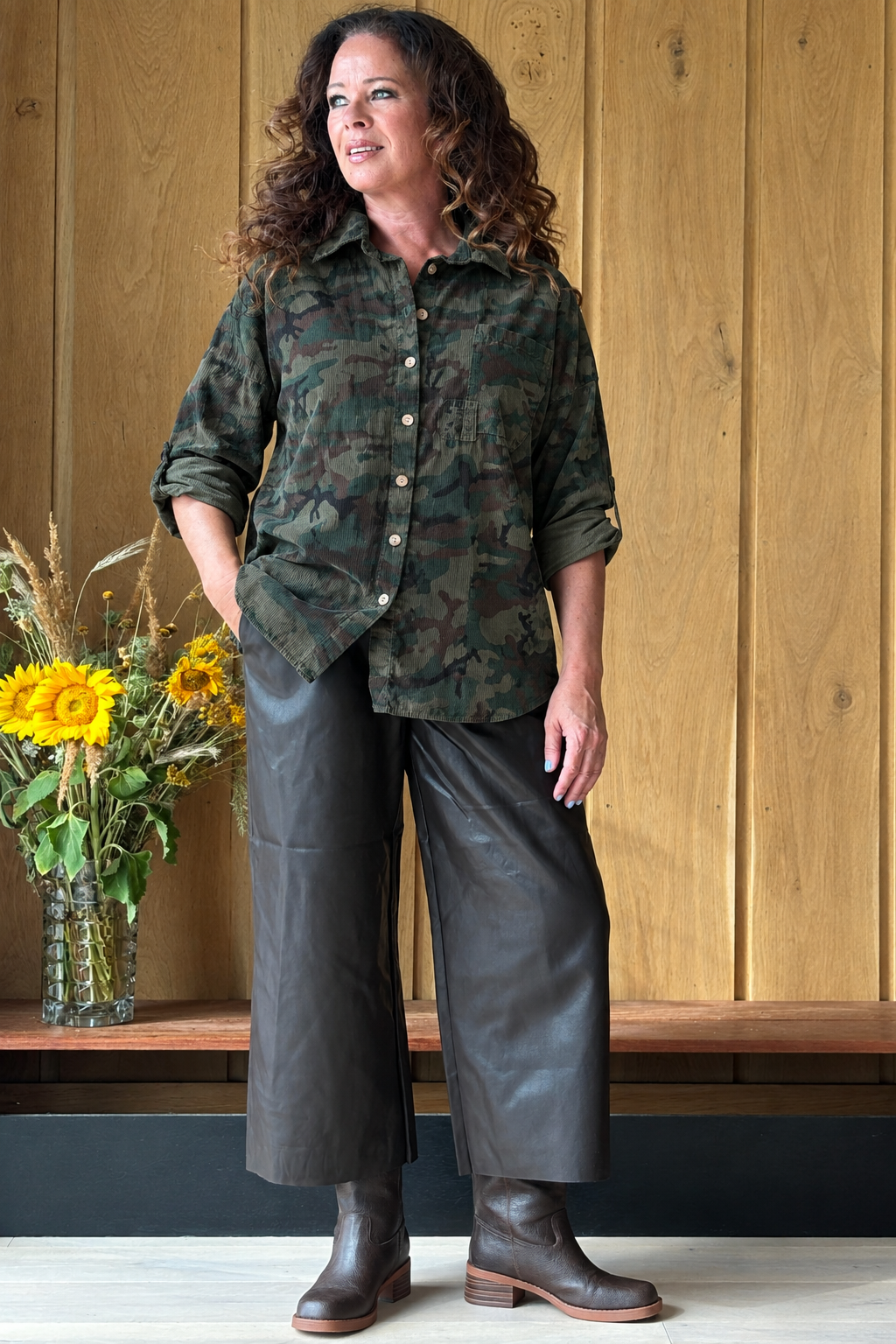 Venia camouflage på samme model og location som Venia mustard