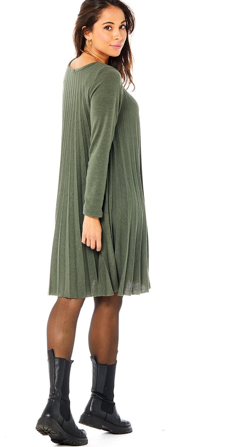Selma Strikkjole med plissé khaki LikeLondon