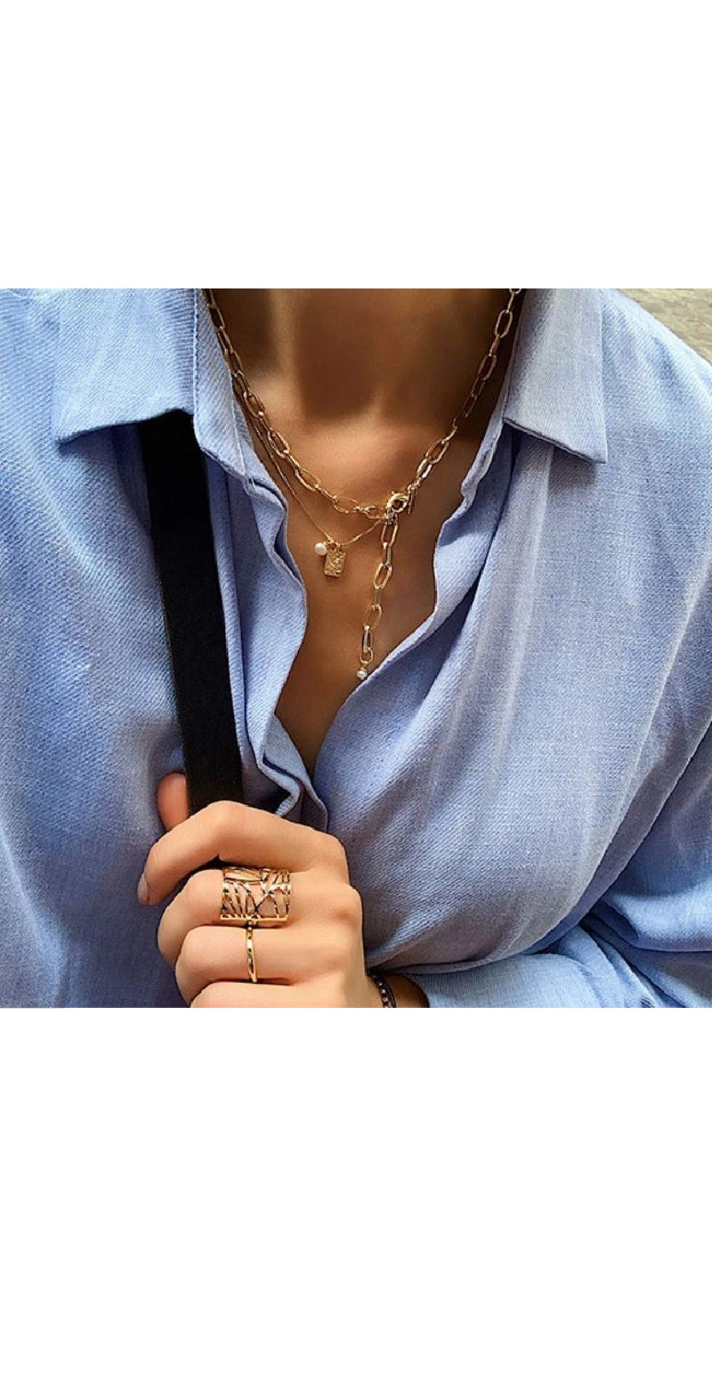 Rå halskæde og spinkel halskæde i guld