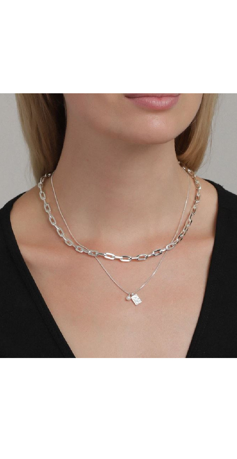 Rå halskæde og spinkel halskæde i sølv