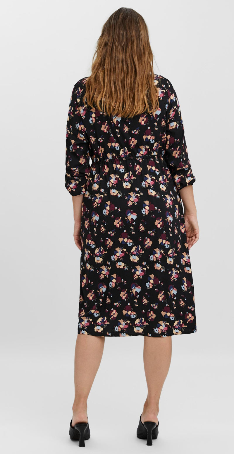 Kjole med blomster sort