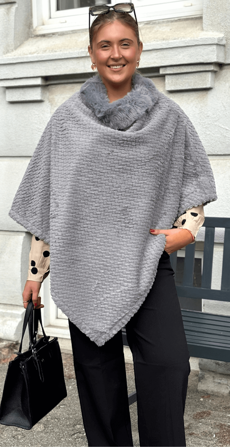 Liza poncho med bølget detalje grå LikeLondon