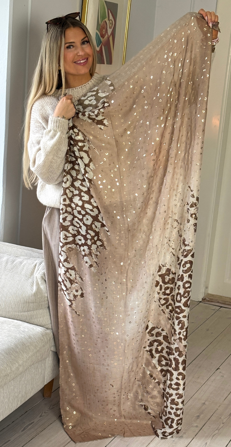 Tørklæde med leopardmønster og gulddetaljer brun LikeLondon