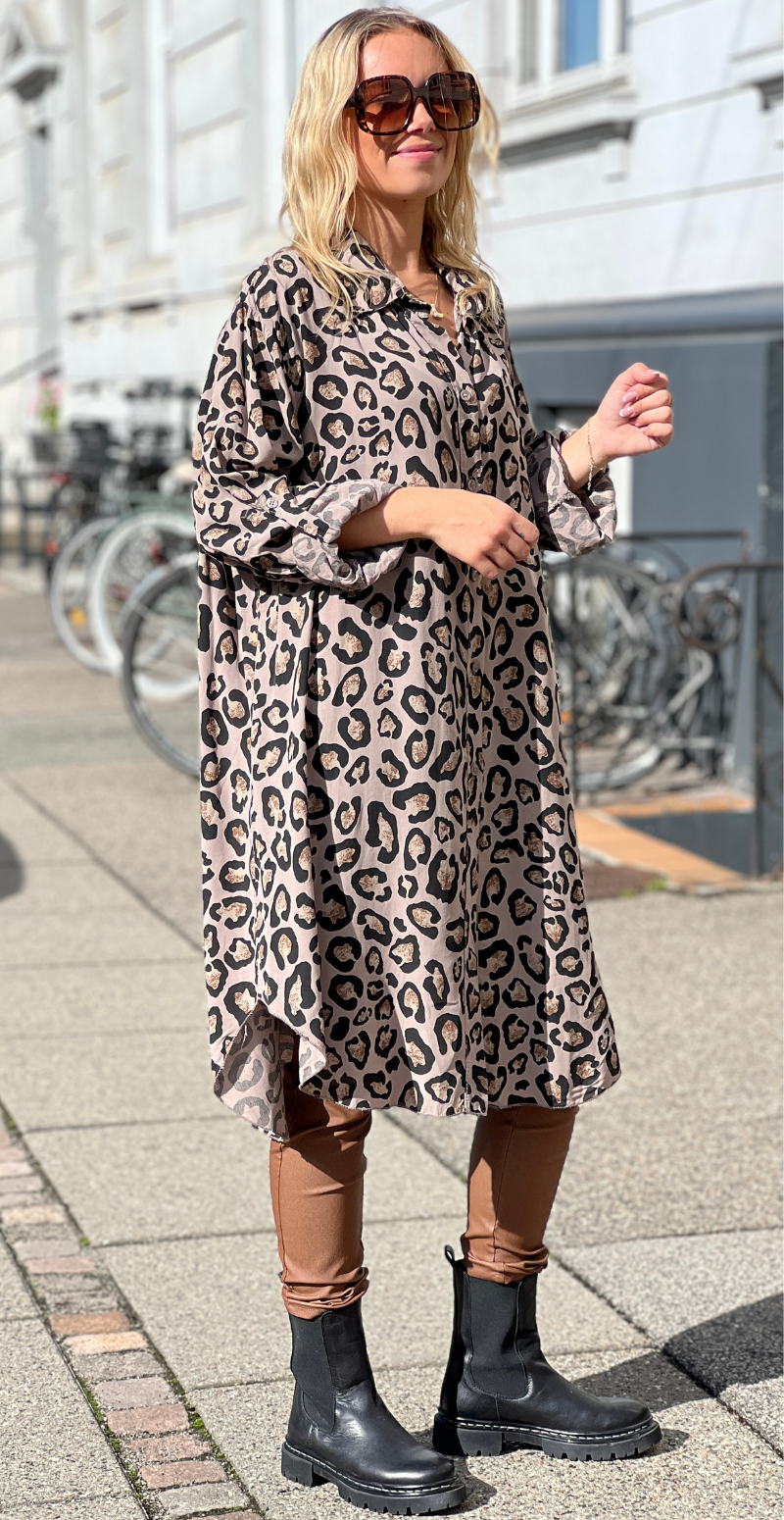 Marlowe gennemknappet tunika med leopardprint fango LikeLondon