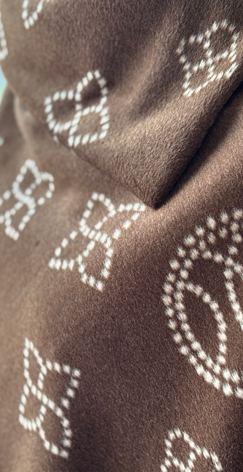 Sienna poncho med ornament mønster brun LikeLondon