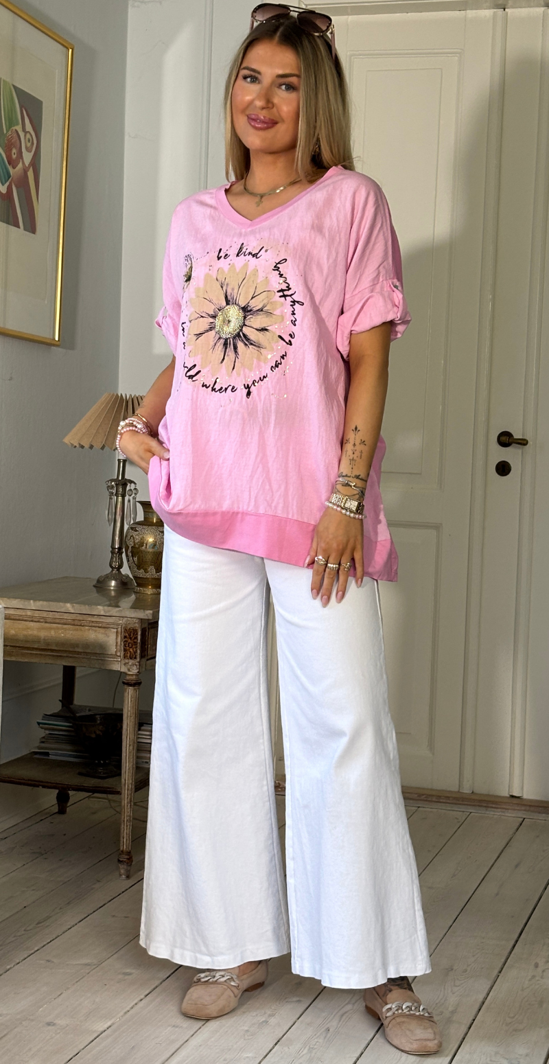 Isola bluse med korte ærmer og marguerit blomst pink LikeLondon