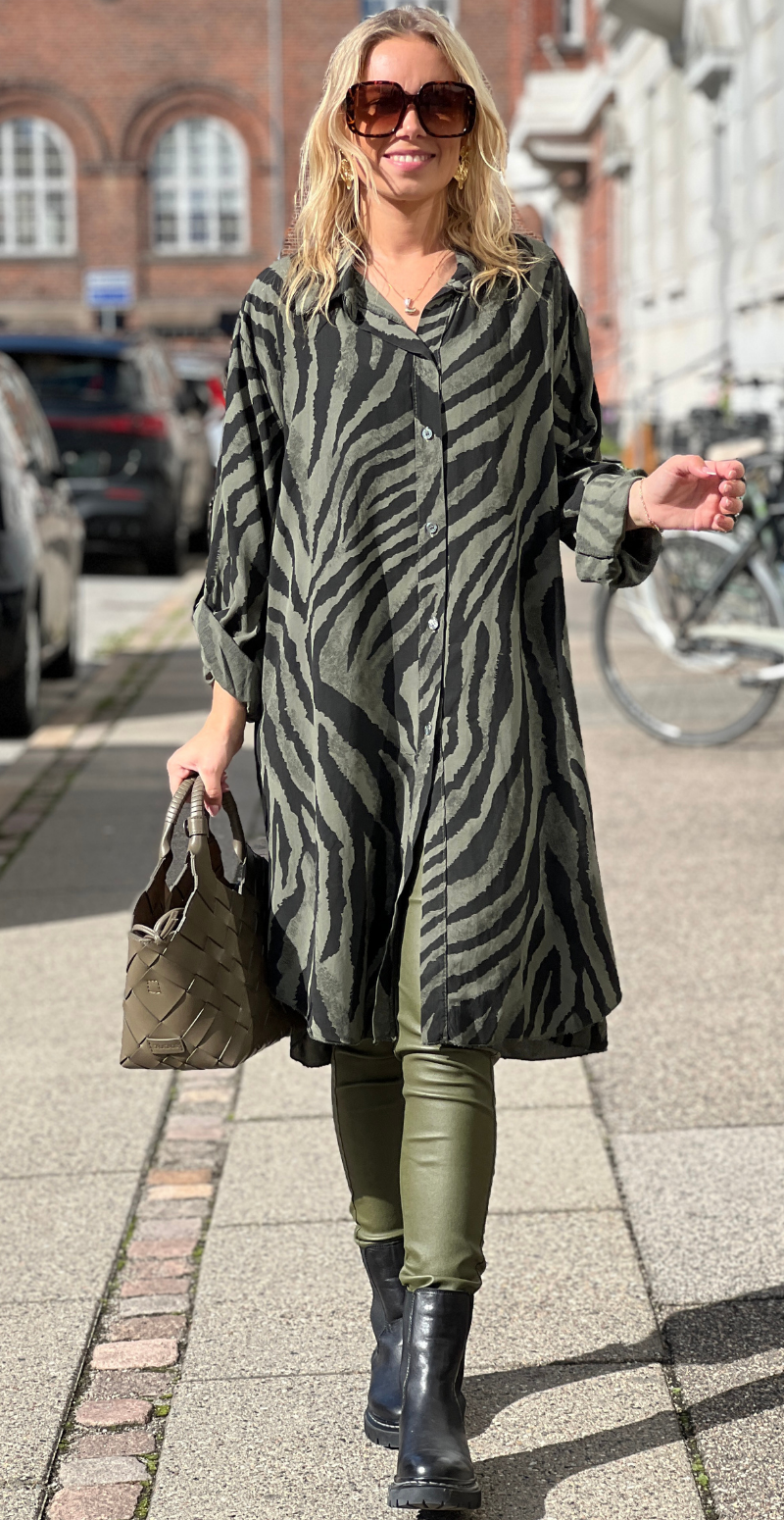 Marlowe gennemknappet tunika med zebraprint military LikeLondon