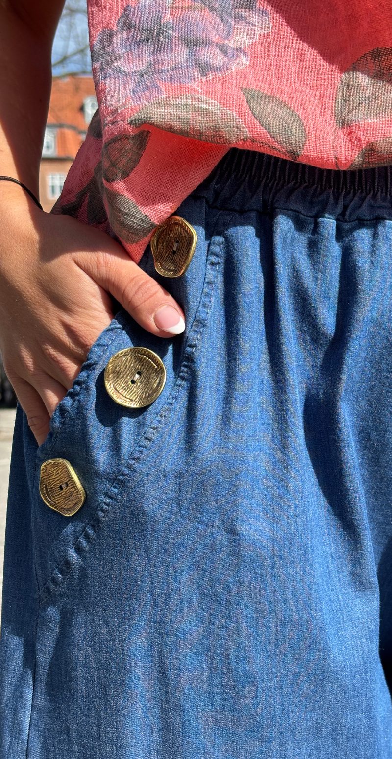 Manja denimbukser med pynteknapper og lommer denim LikeLondon