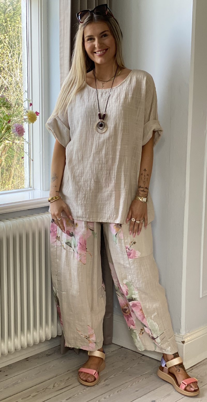 Alida bluse med vidde og halskæde beige LikeLondon