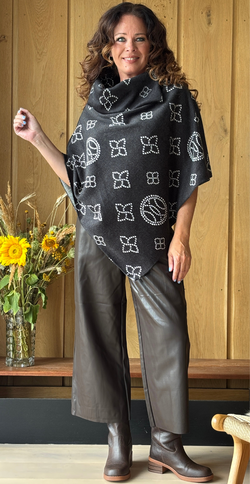 Sienna poncho med ornament mønster sort LikeLondon
