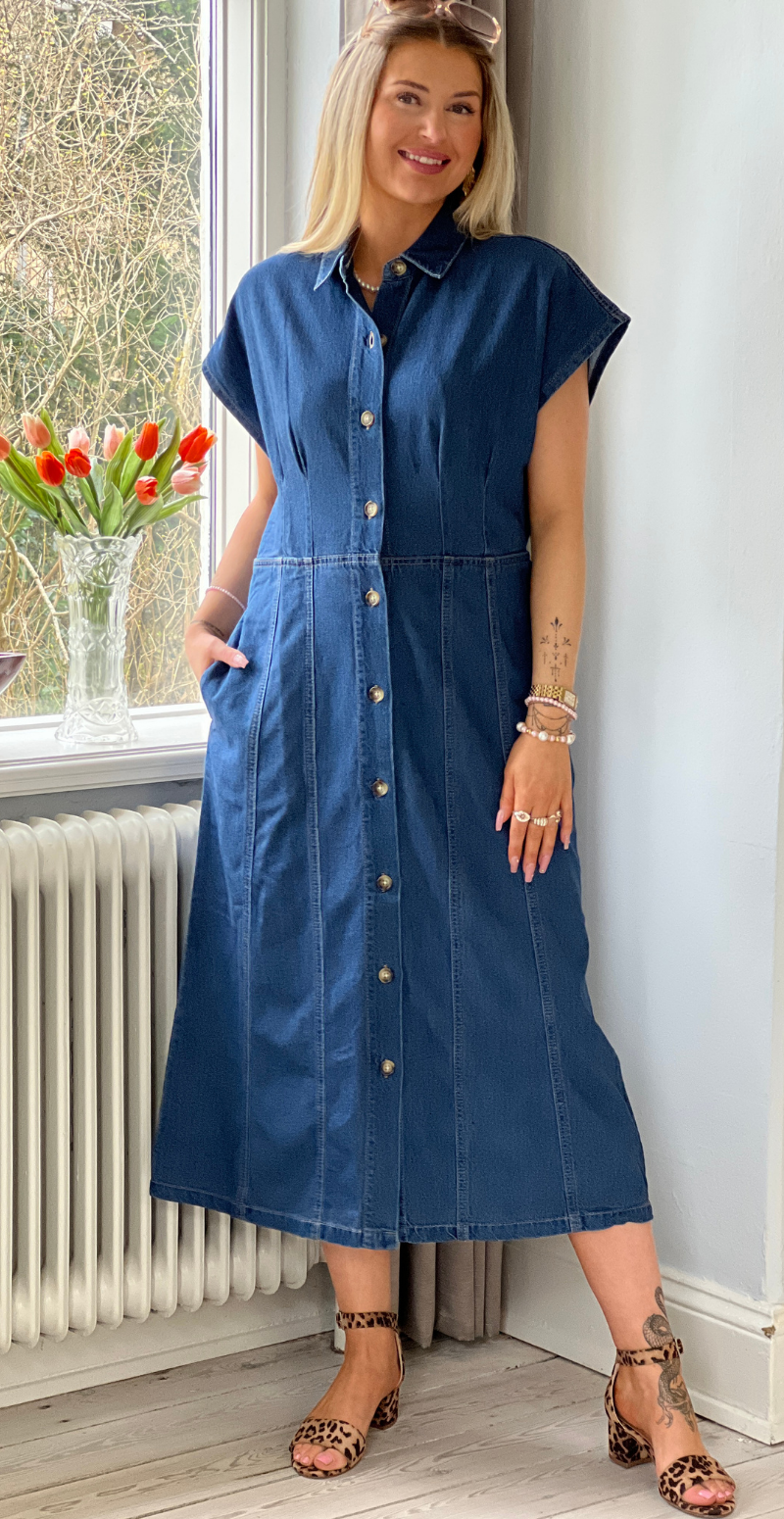 Alia gennemknappet kjole med lommer medium blue denim Freequent