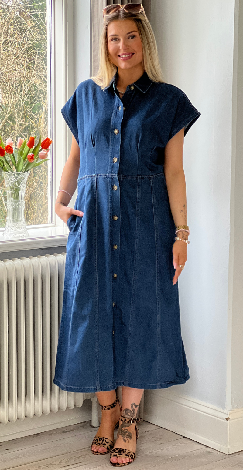 Alia gennemknappet kjole med lommer medium blue denim Freequent