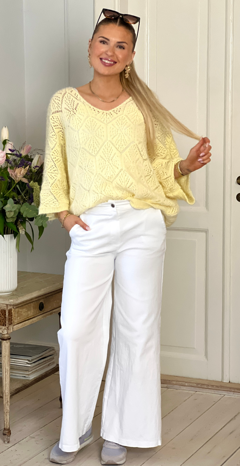 Gamma strikbluse med hulmønster gul LikeLondon