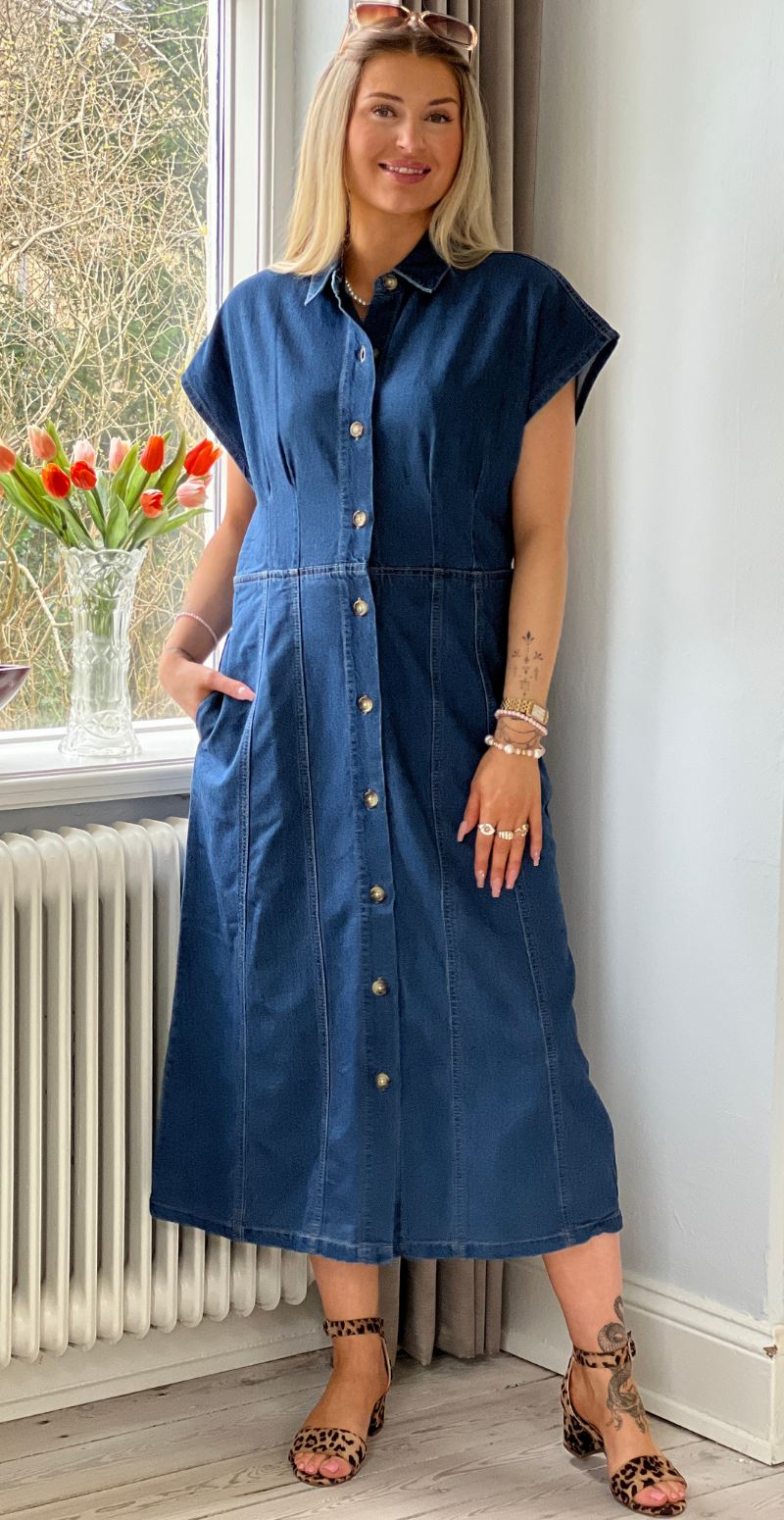 Alia gennemknappet kjole med lommer medium blue denim Freequent