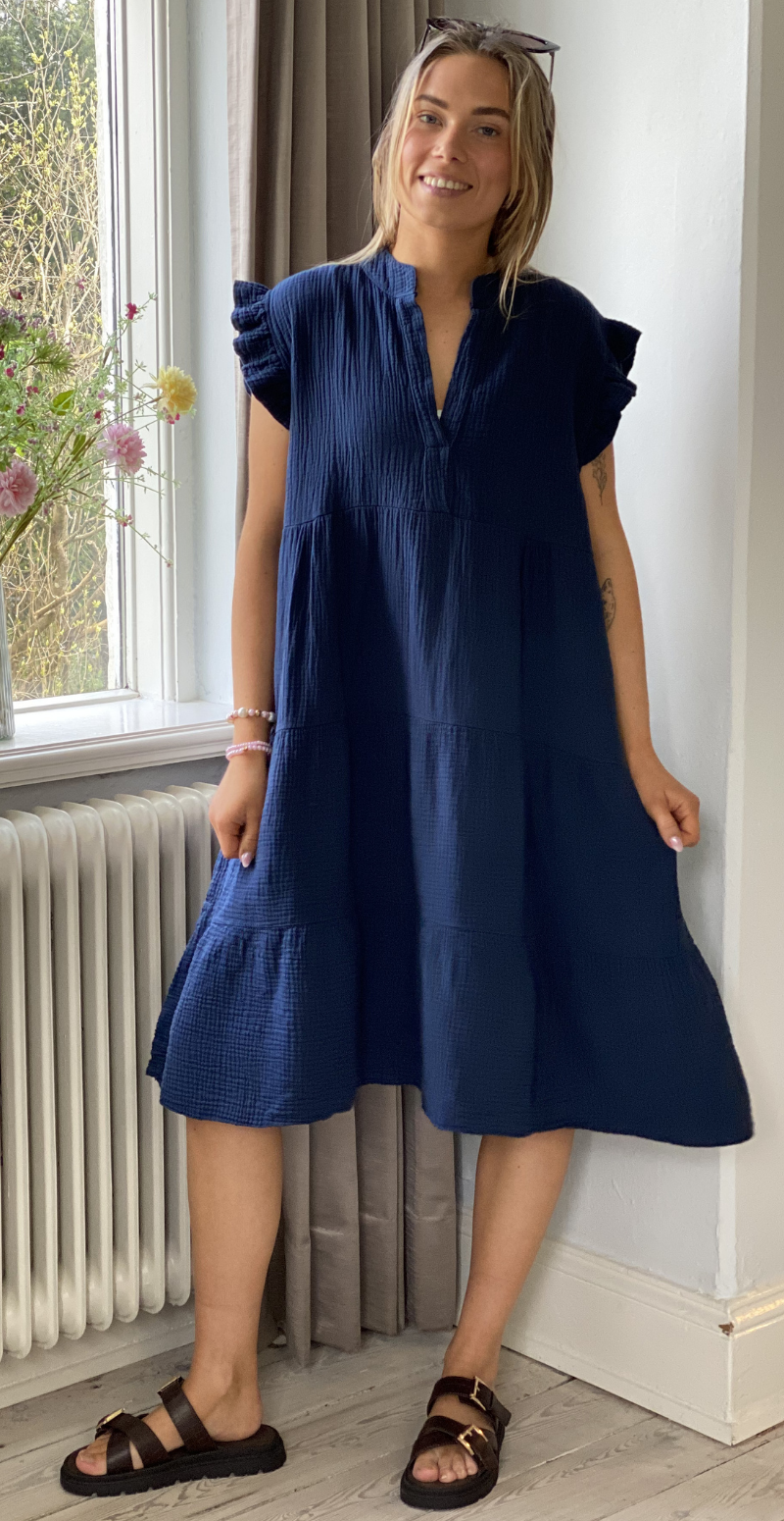 Fransiska kort kjole med peplum og korte ærmer navy LikeLondon