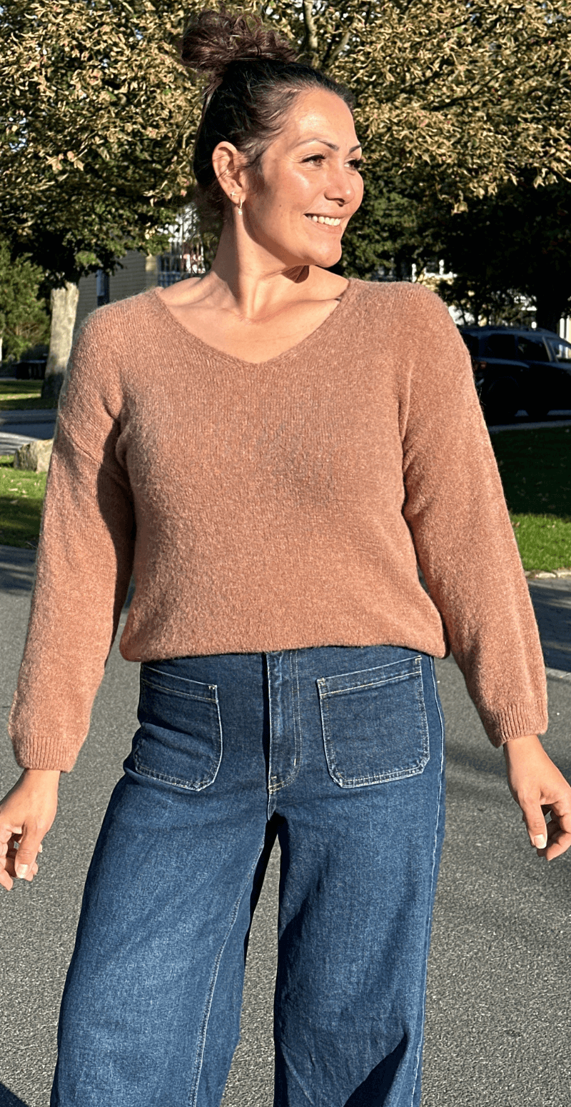 Cara uld strik med V-hals camel LikeLondon By Christina