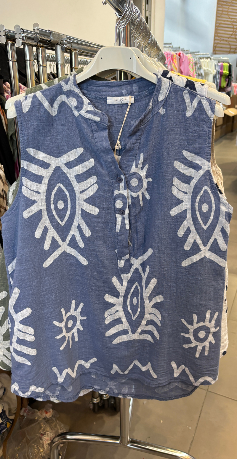 Forudbestilling uge 21 Dorota top med knapstolpe og print denim LikeLondon