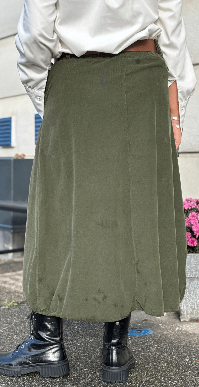 Allison fløjlsnederdel med lommer military LikeLondon