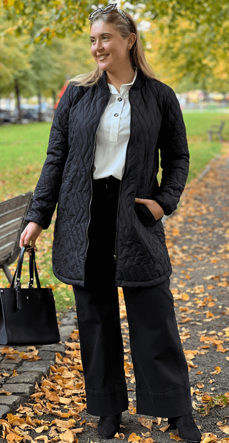 Quiltet jakke med lommer sort