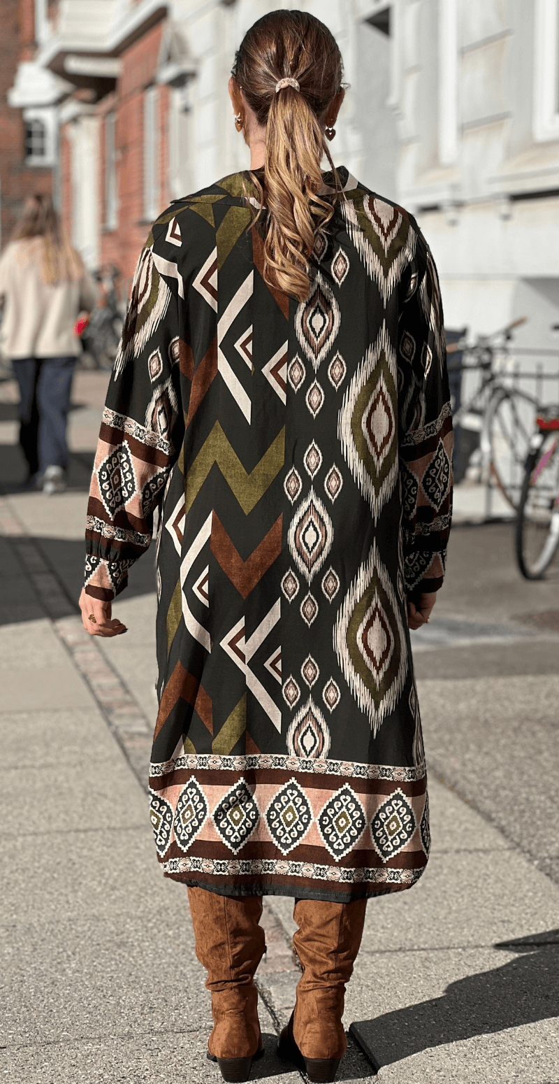 Zoom kjole med lange ærmer og boheme print army LikeLondon